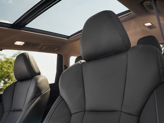 2025 Subaru Ascent Limited Image 7 of 26