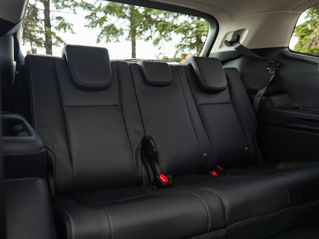 2025 Subaru Ascent Limited Image 8 of 26