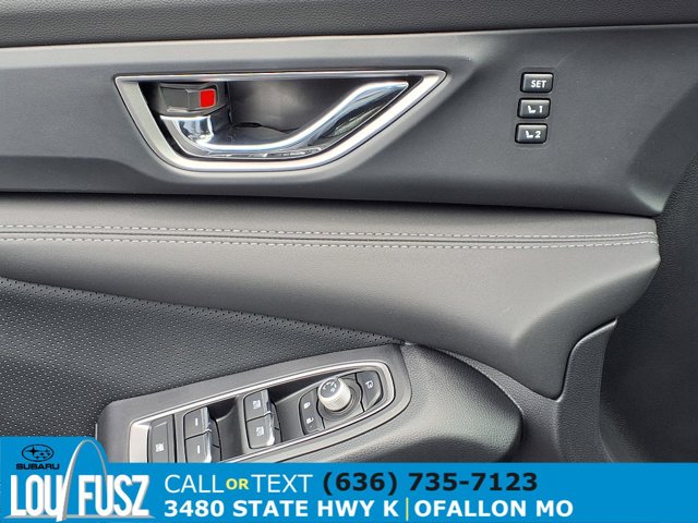 Vehicle image 19 of 23