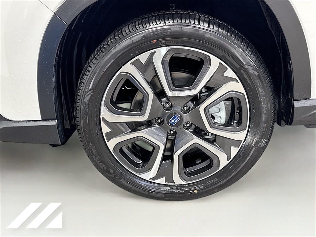 2025 Subaru Ascent Limited Image 8 of 34