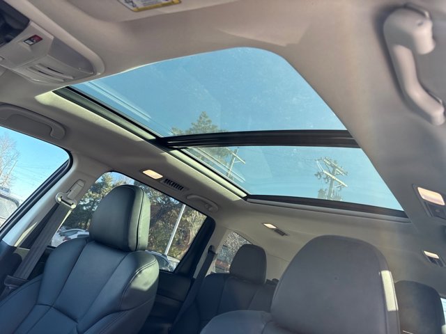 Vehicle image 15 of 16