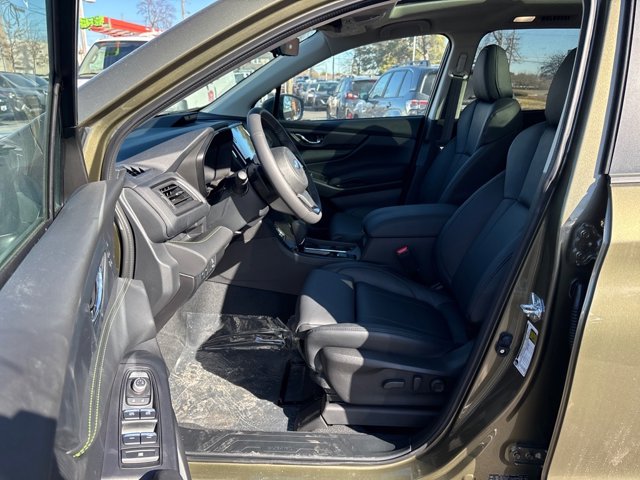 Vehicle image 14 of 16