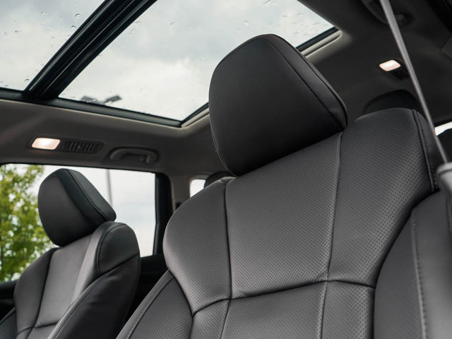 2025 Subaru Ascent Onyx Edition Touring Image 8 of 25