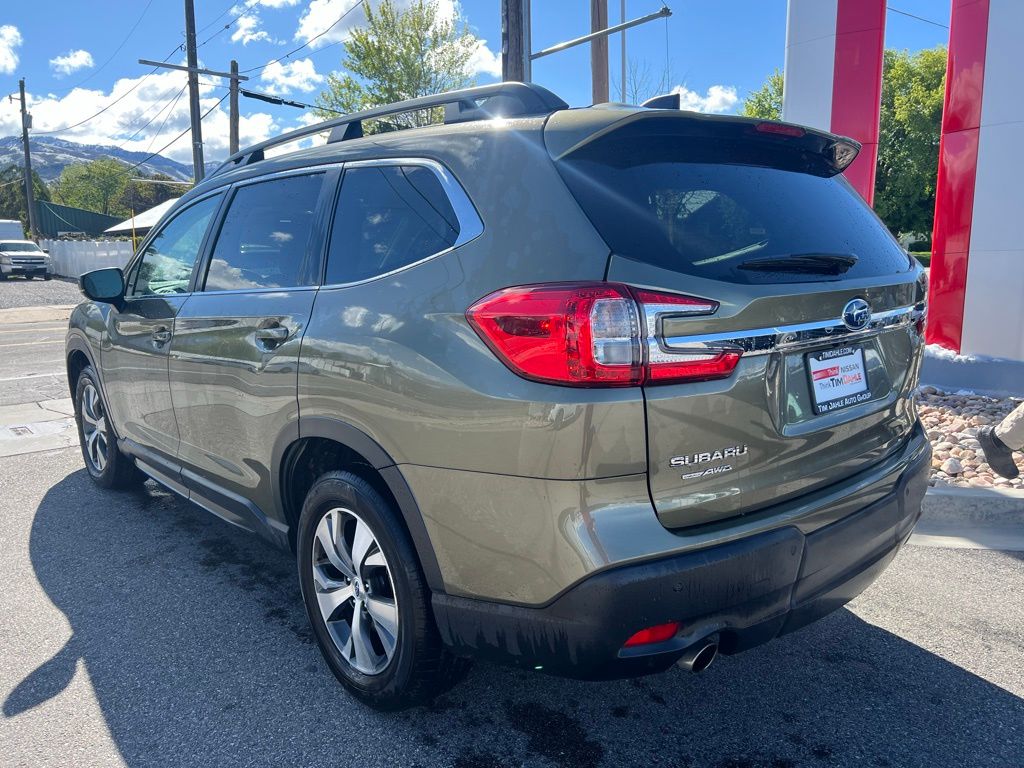 2025 Subaru Ascent Premium Image 3 of 8
