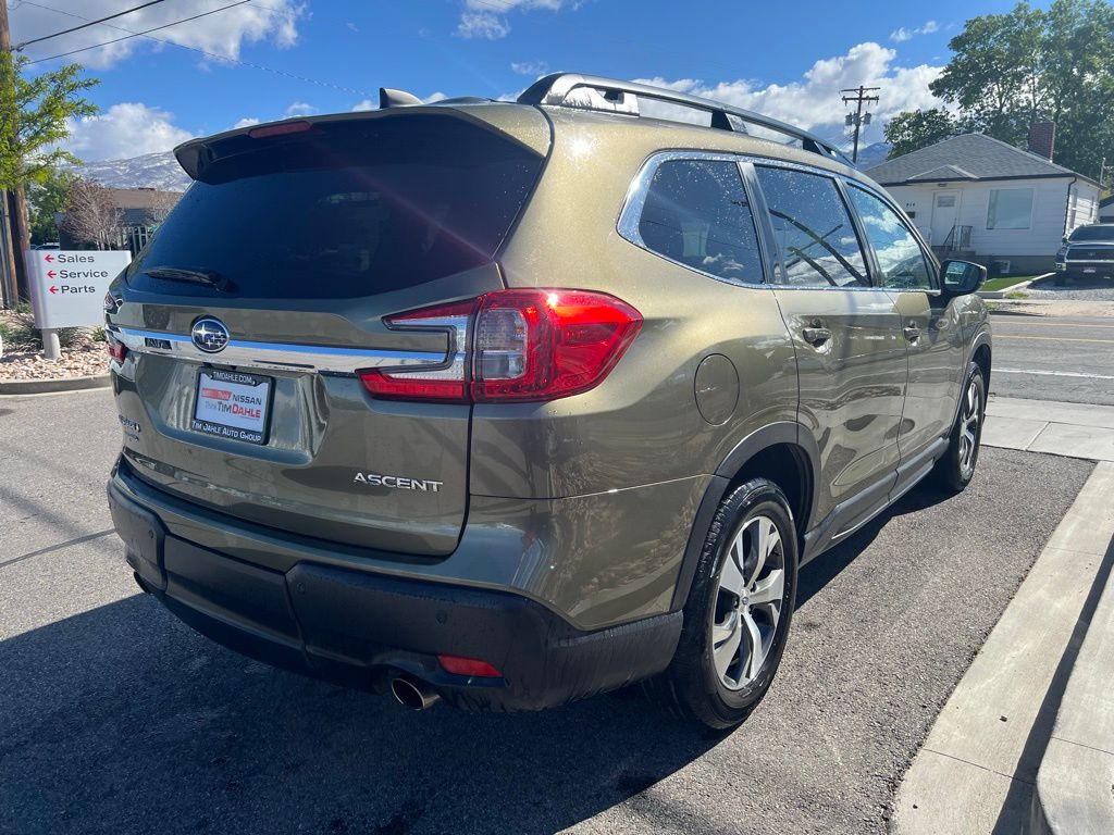 2025 Subaru Ascent Premium Image 2 of 8