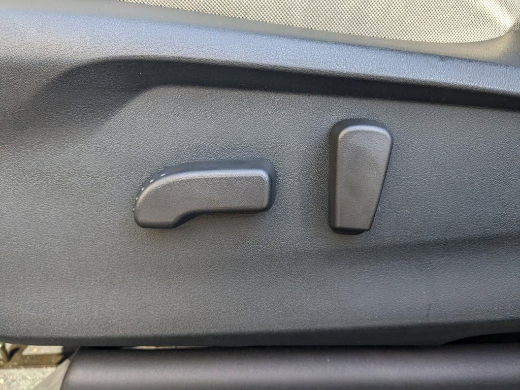 Vehicle image 20 of 33