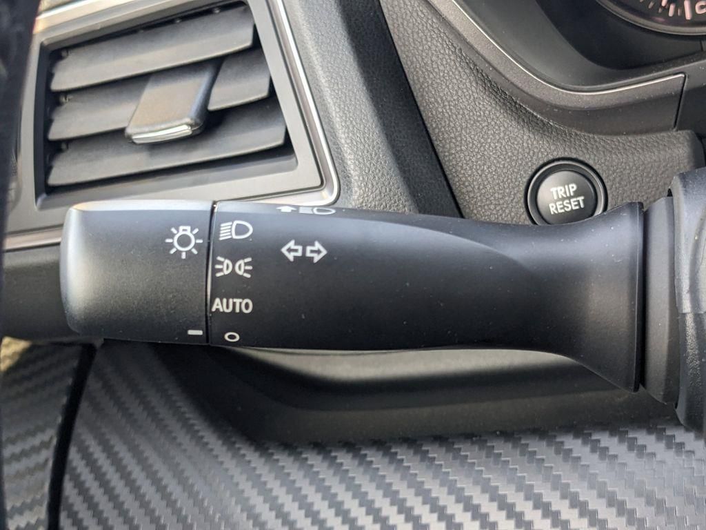 Vehicle image 25 of 33