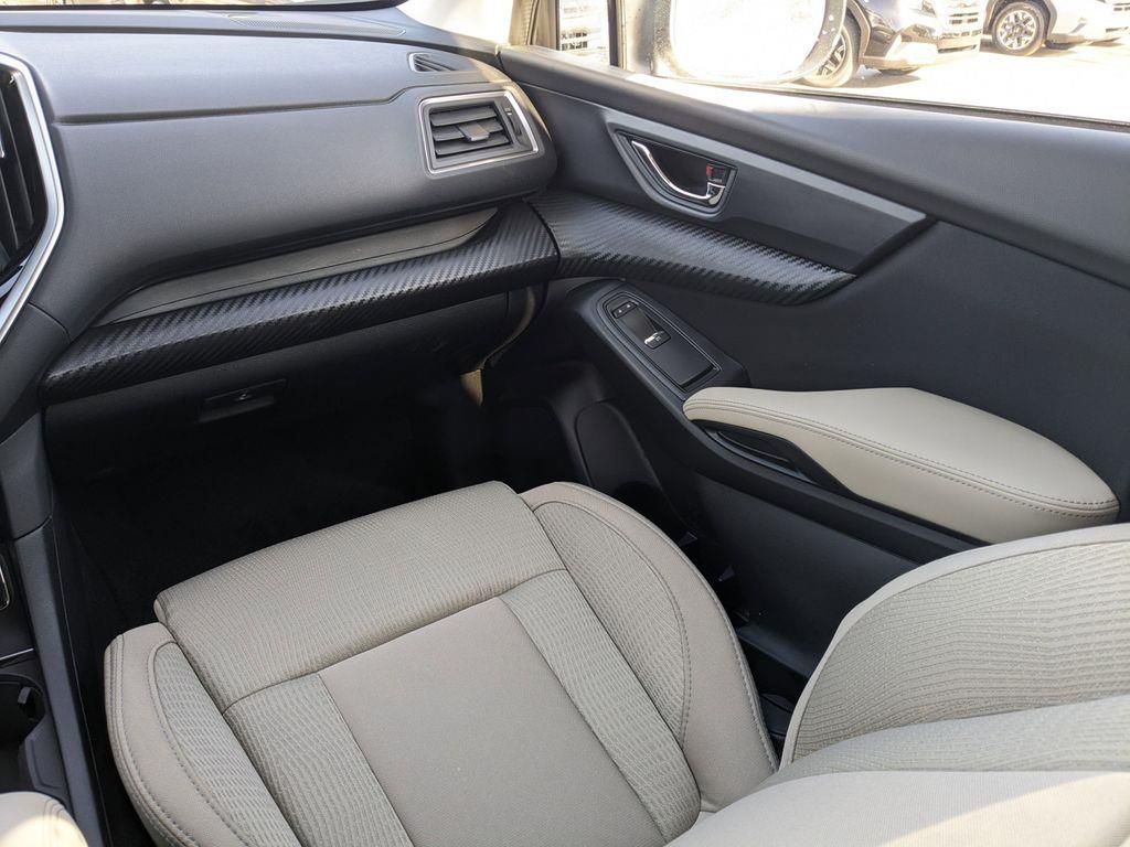 Vehicle image 17 of 33