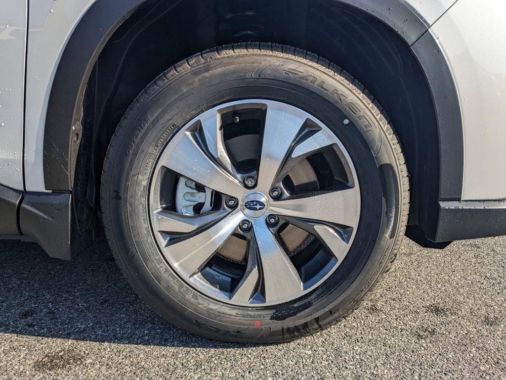 Vehicle image 10 of 33