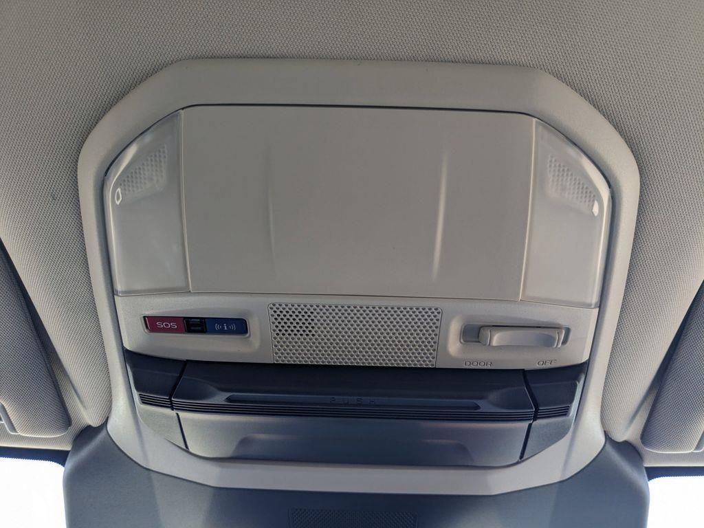 Vehicle image 21 of 33