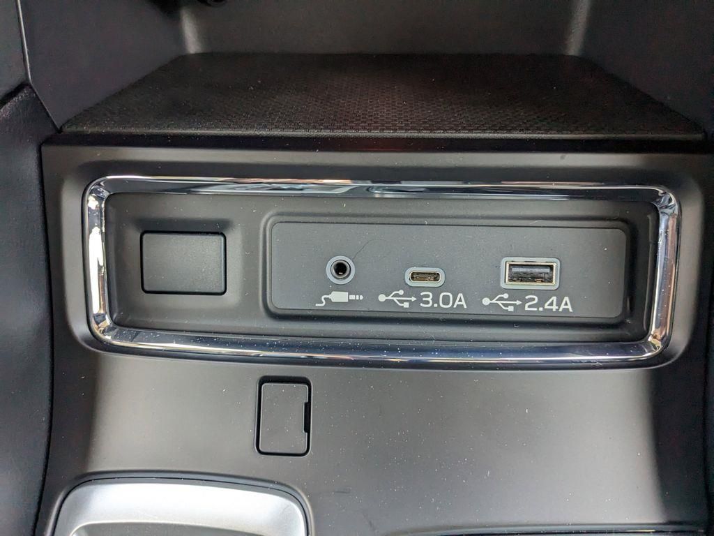 Vehicle image 23 of 33