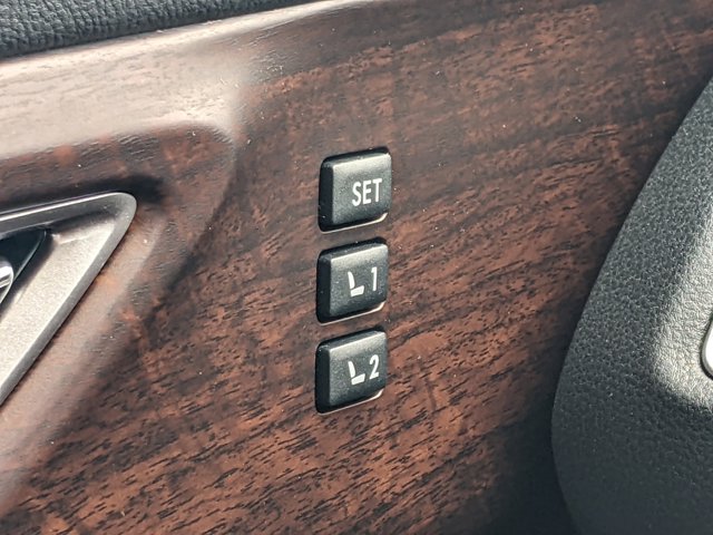 2025 Subaru Ascent Touring Image 24 of 27