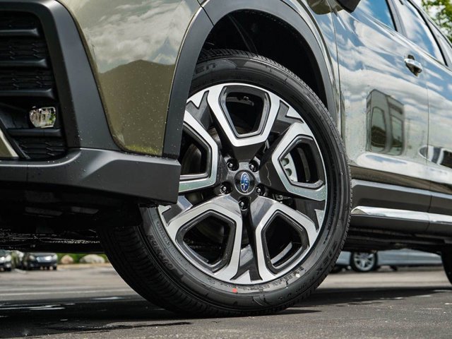 2025 Subaru Ascent Touring Image 5 of 26