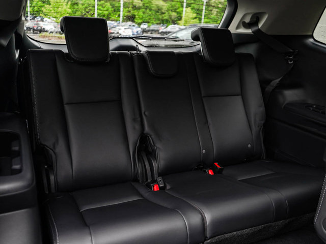 2025 Subaru Ascent Touring Image 7 of 26