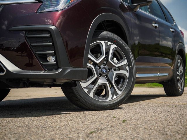 2025 Subaru Ascent Touring Image 3 of 26