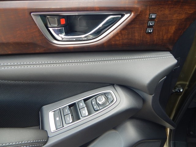 Vehicle image 14 of 30