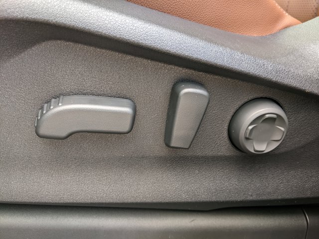 2025 Subaru Ascent Touring Image 21 of 29