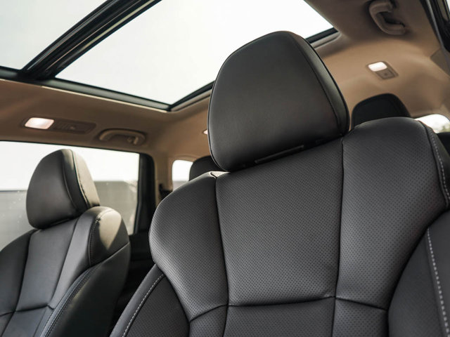 2025 Subaru Ascent Touring Image 7 of 26