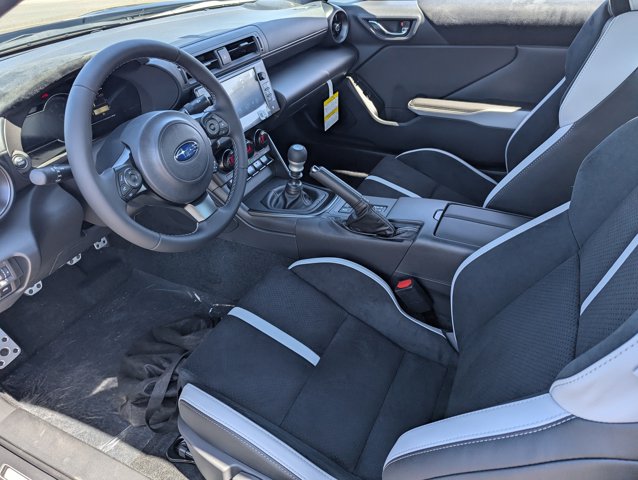 Vehicle image 14 of 22
