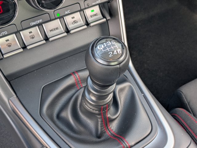 Vehicle image 21 of 23