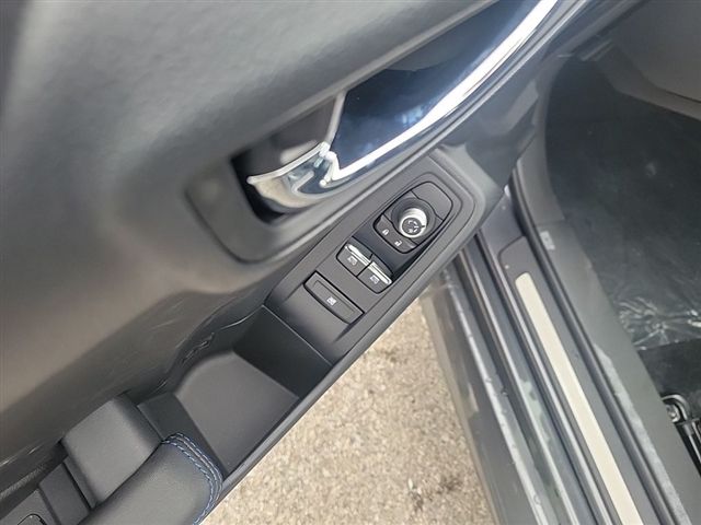 Vehicle image 13 of 18