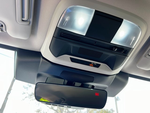 Vehicle image 15 of 21