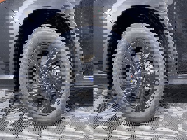 Vehicle image 13 of 26