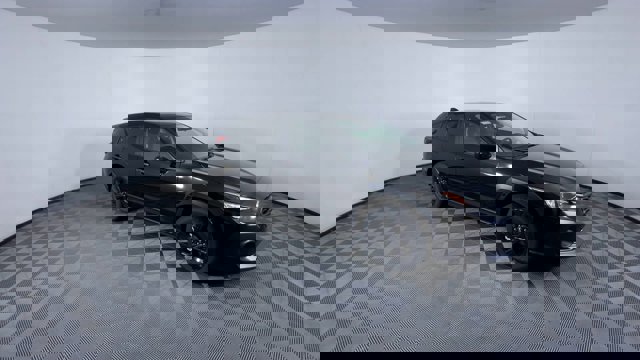 Vehicle image 4 of 26
