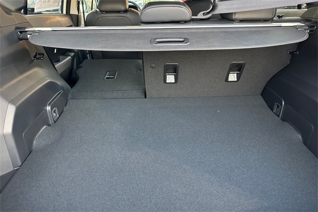 2025 Subaru Crosstrek Limited Image 7 of 24