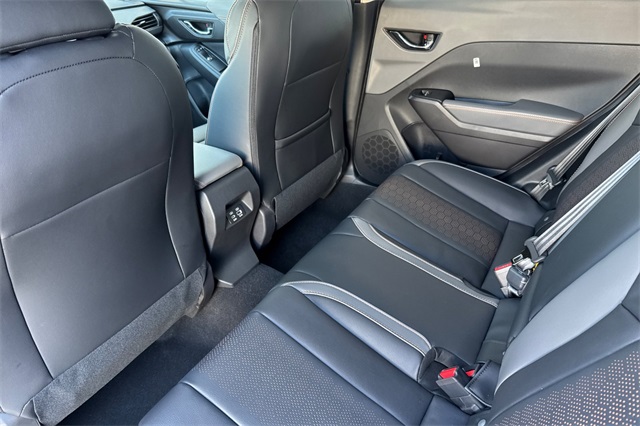 2025 Subaru Crosstrek Limited Image 8 of 24