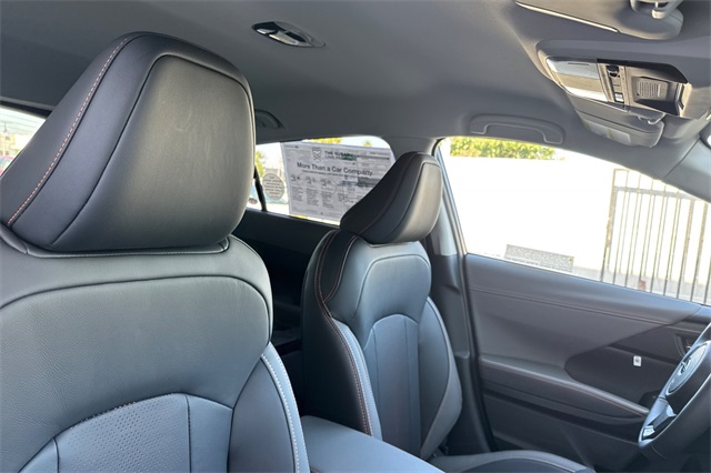 2025 Subaru Crosstrek Limited Image 9 of 24