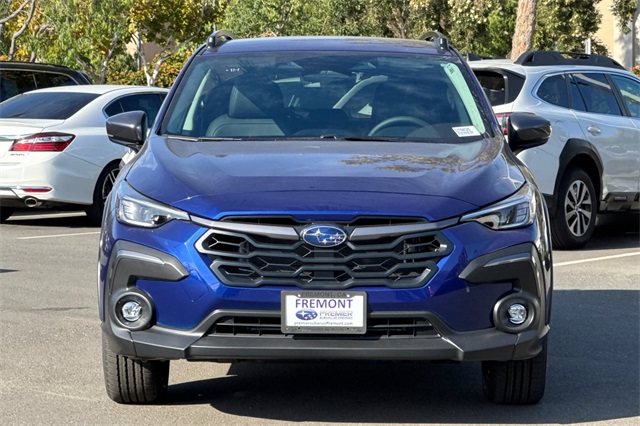 2025 Subaru Crosstrek Limited Image 2 of 24