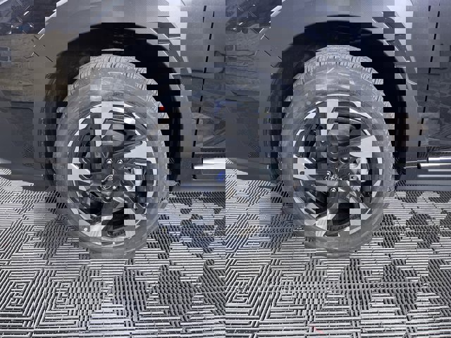 Vehicle image 26 of 27