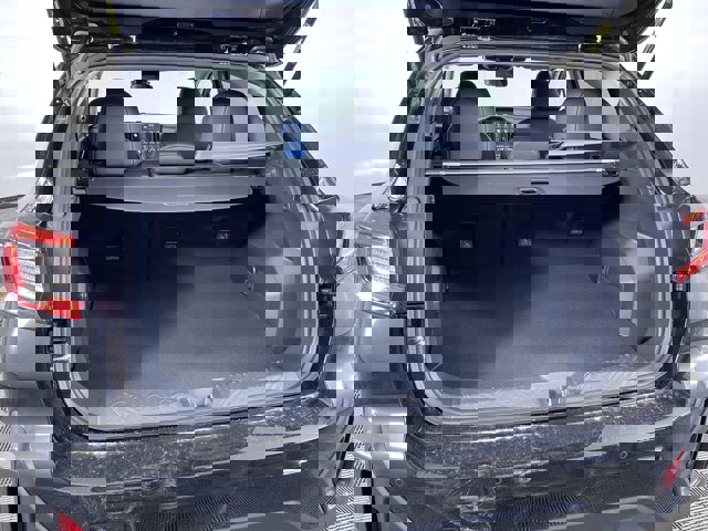 Vehicle image 25 of 27