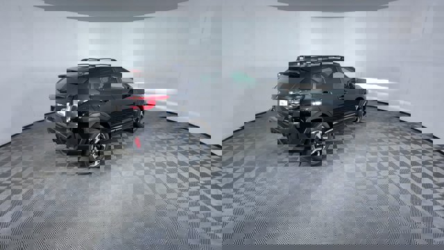 Vehicle image 8 of 27