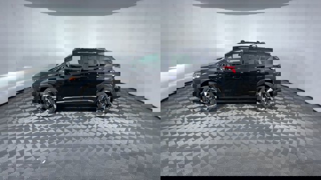 Vehicle image 10 of 27