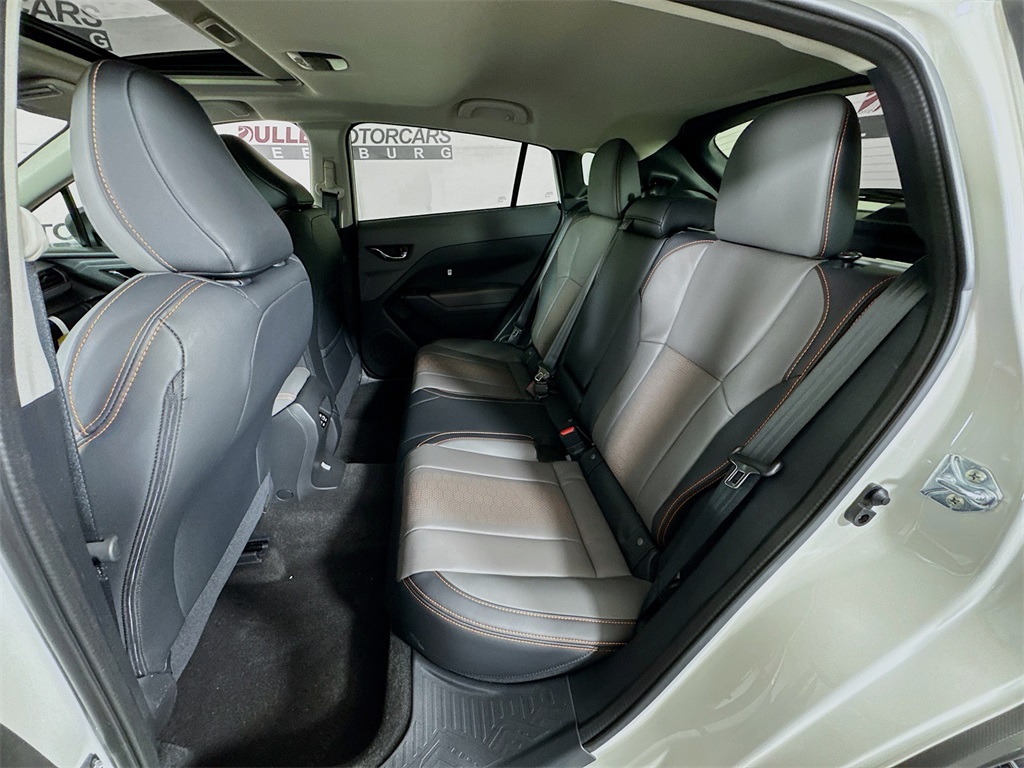 Vehicle image 26 of 34