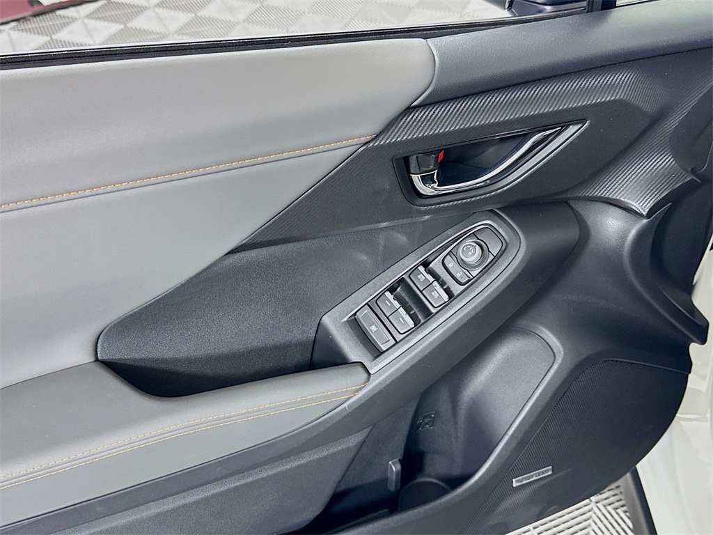 Vehicle image 18 of 34