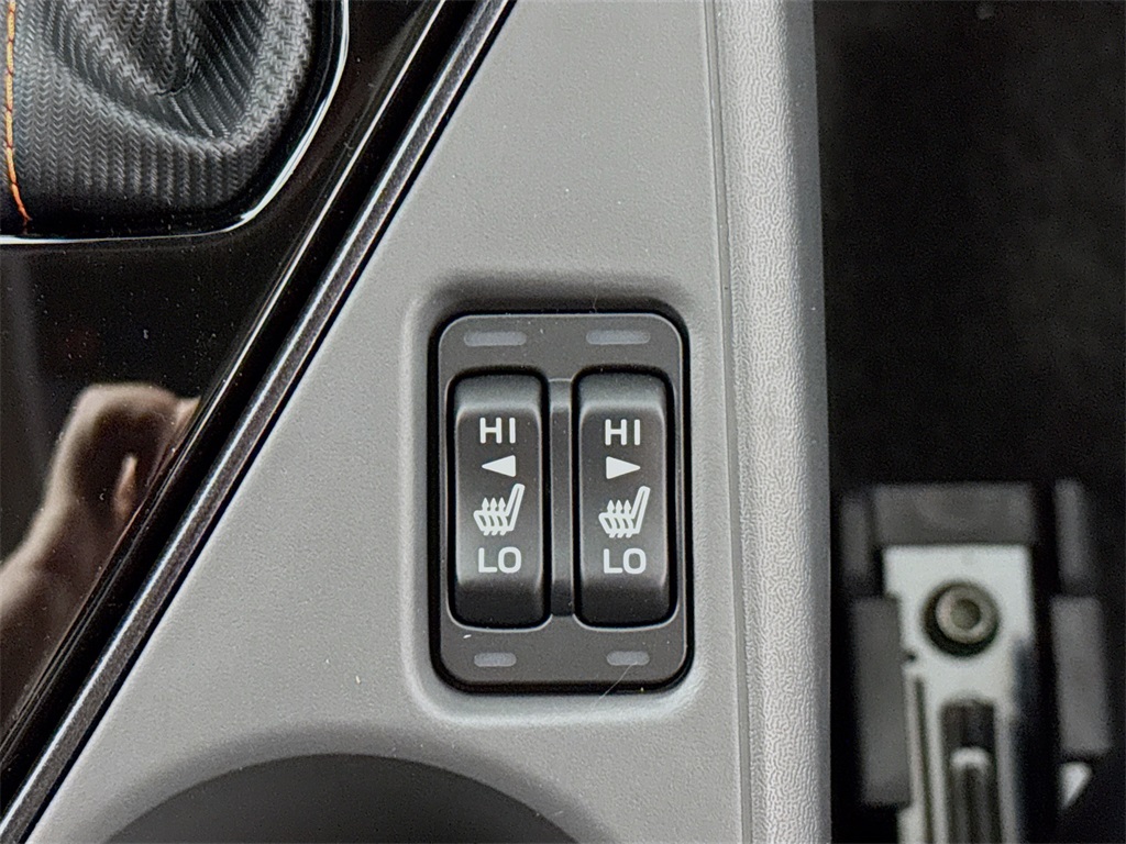Vehicle image 21 of 34