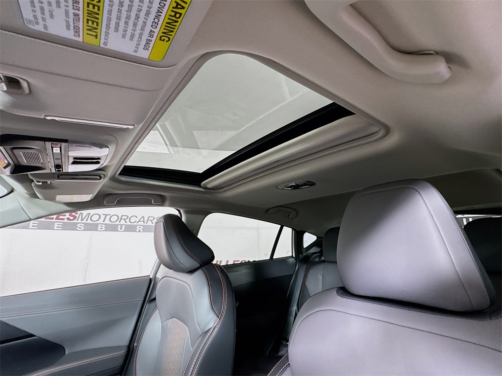 Vehicle image 23 of 34