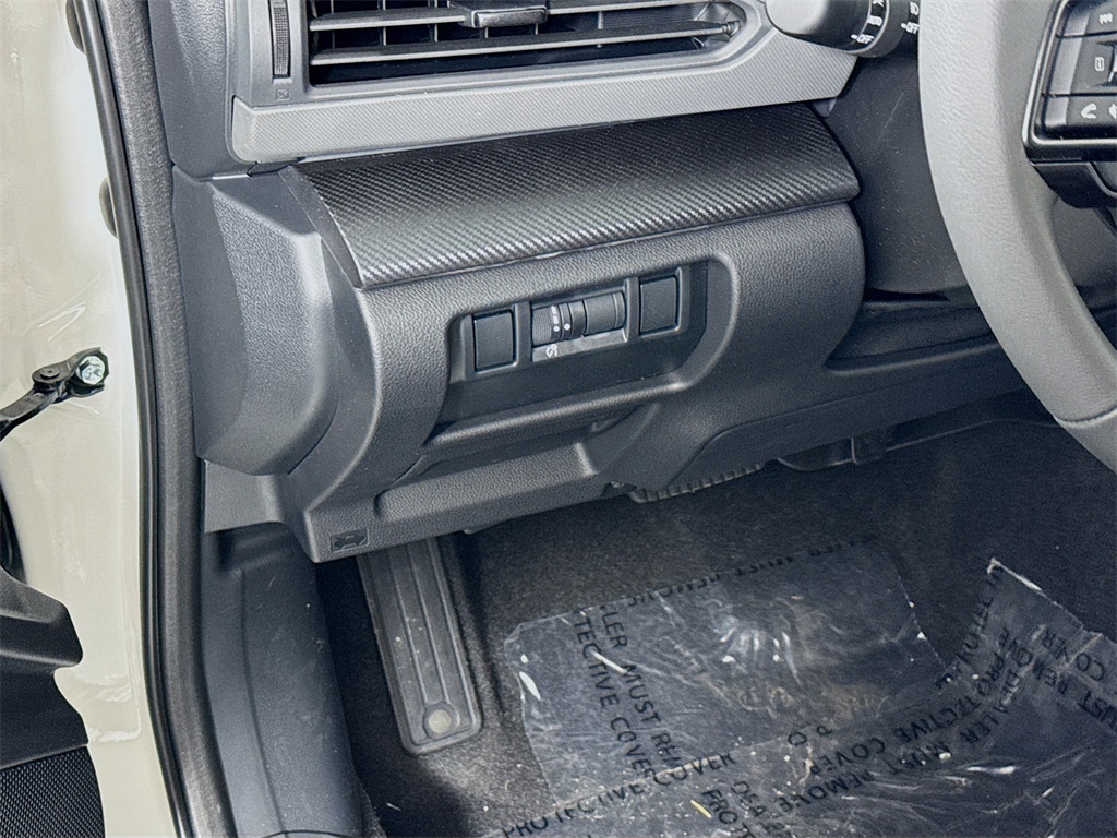 Vehicle image 10 of 34