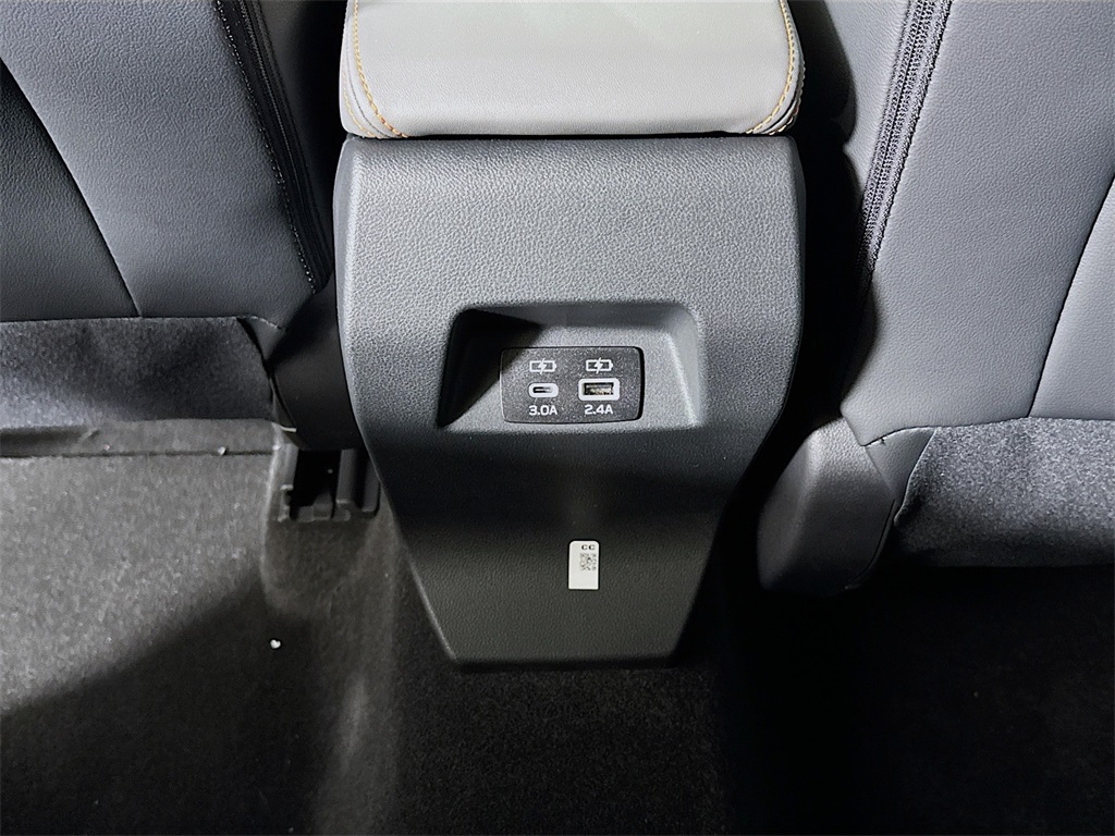 Vehicle image 27 of 34