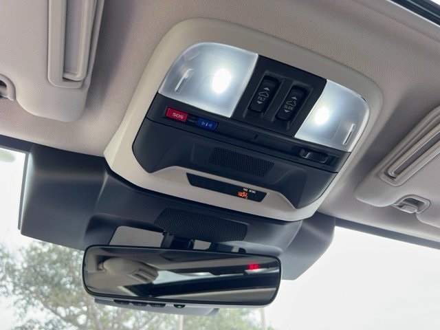 Vehicle image 17 of 21