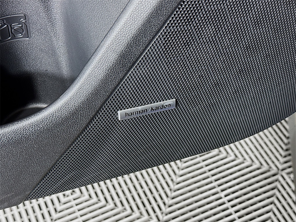 Vehicle image 17 of 31