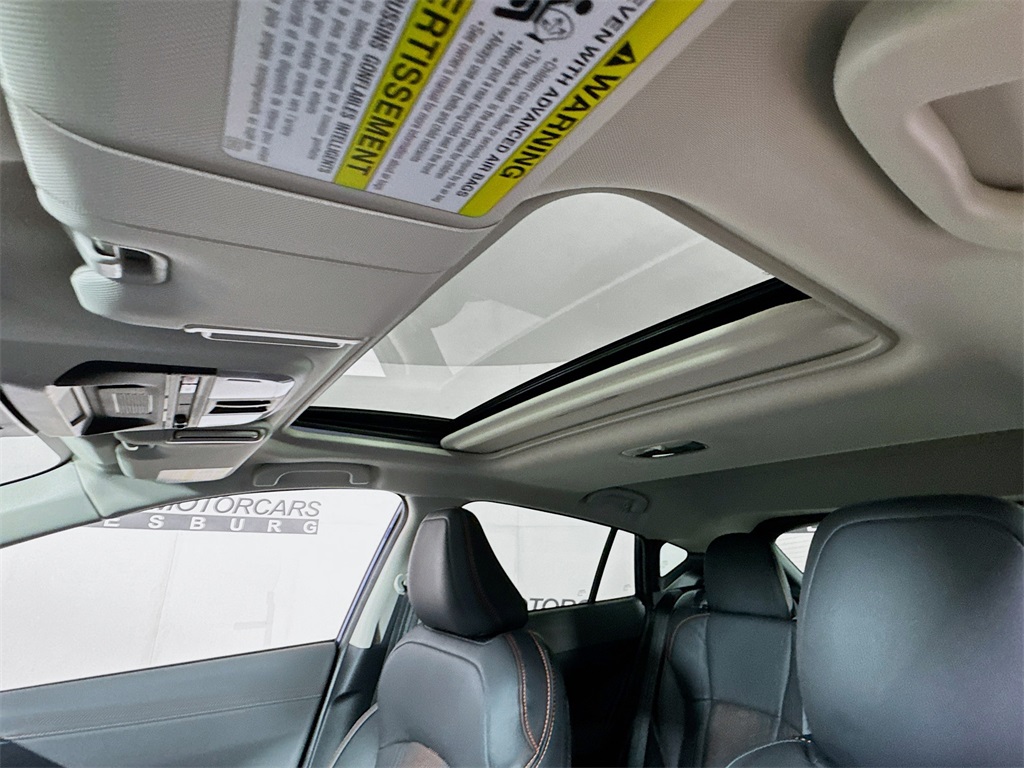 Vehicle image 21 of 31