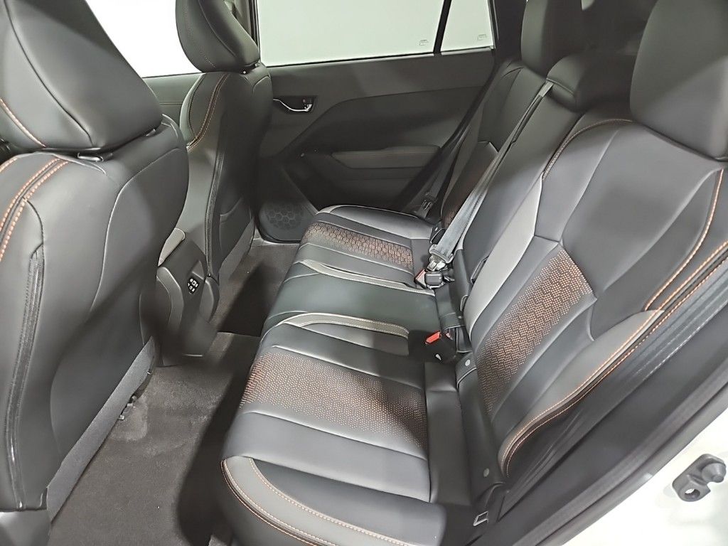 Vehicle image 24 of 29