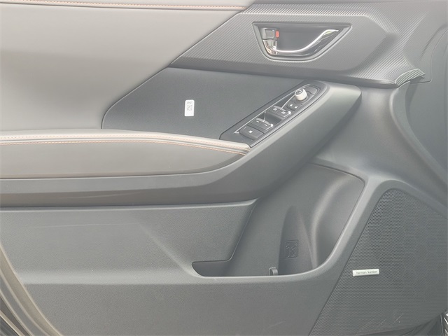 2025 Subaru Crosstrek Limited Image 10 of 15