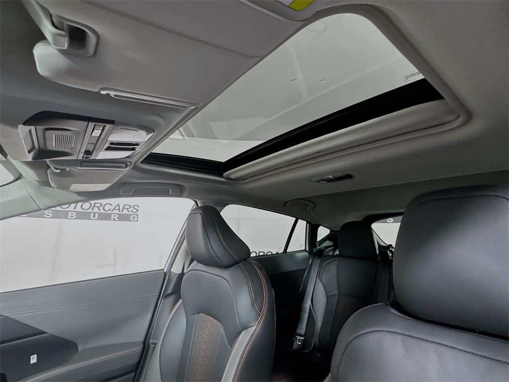 Vehicle image 21 of 31