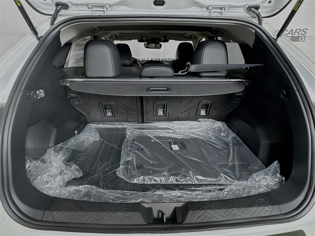 Vehicle image 25 of 31