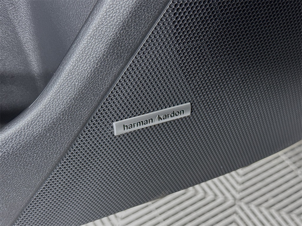 Vehicle image 17 of 31